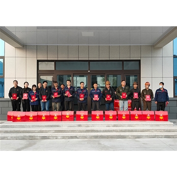 生產(chǎn)部門(mén)員工頒獎(jiǎng)